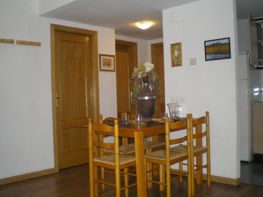Apartamentos Turísticos Reyes Católicos Zaragoza Habitación foto